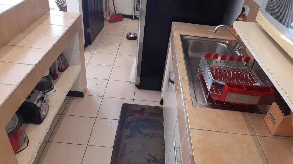Kitchen with breakfast bar