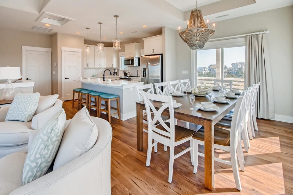 A convenient breakfast counter in the kitchen provides additional seating for 4 people.
