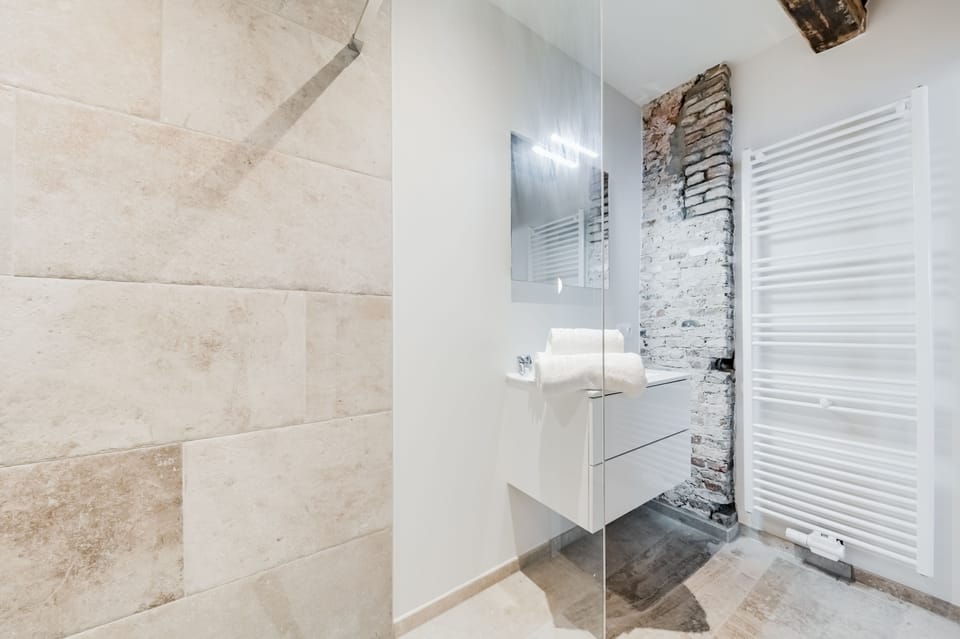 Basic Double Room (two) | Bathroom | Shower, free toiletries, hair dryer, towels