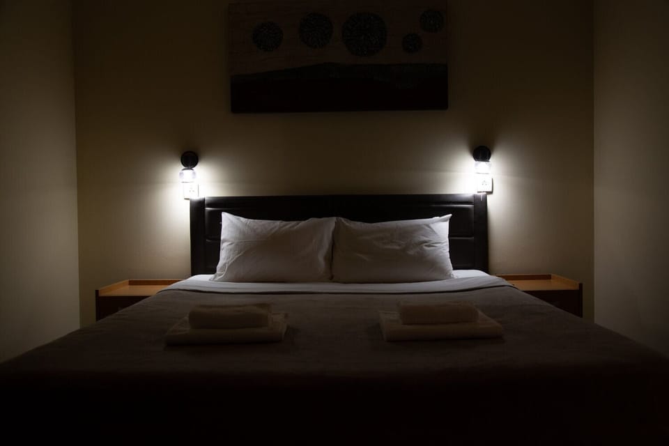 Deluxe Room | In-room safe, desk, laptop workspace, soundproofing