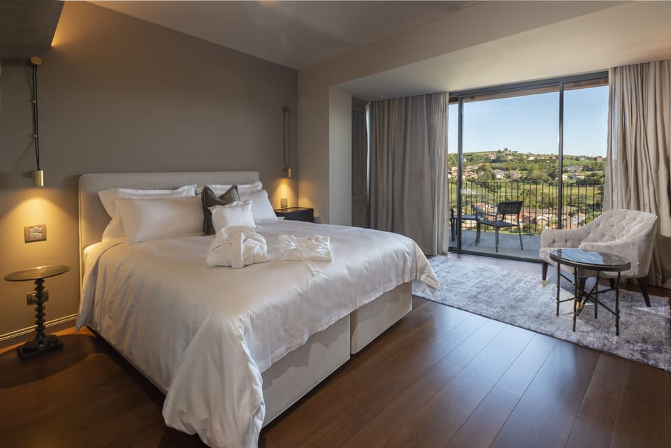 Egyptian cotton sheets, premium bedding, down comforters, minibar