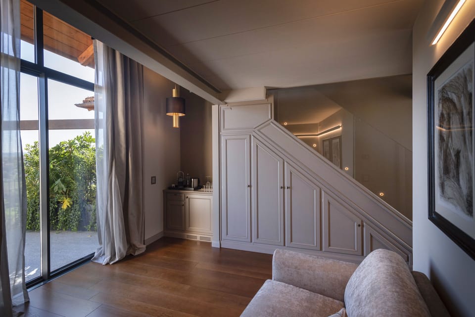 Suite | Living area | 55-inch flat-screen TV with satellite channels