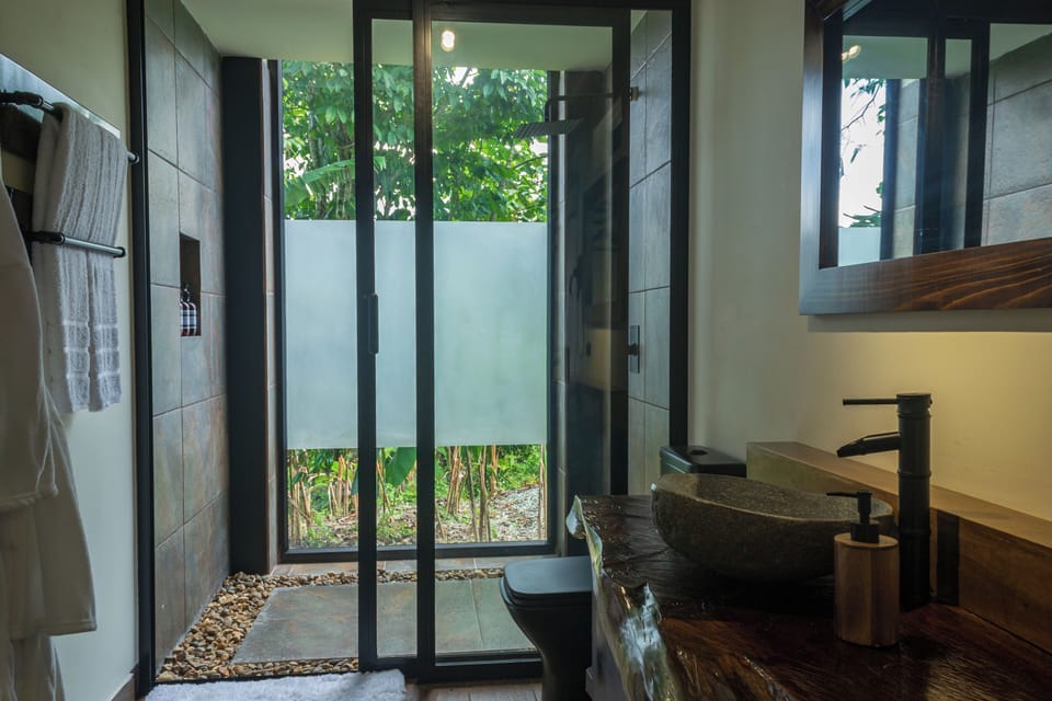 Luxury Suite, Hot Tub | Bathroom | Shower, rainfall showerhead, free toiletries, soap
