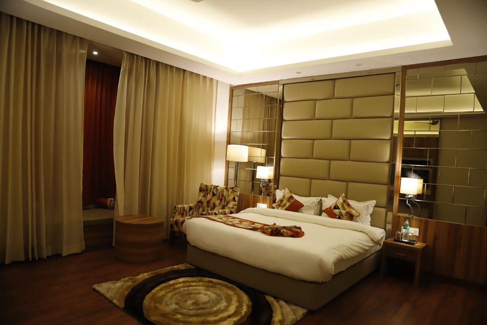 Executive Suite, 1 Bedroom | Memory foam beds, minibar, in-room safe, desk