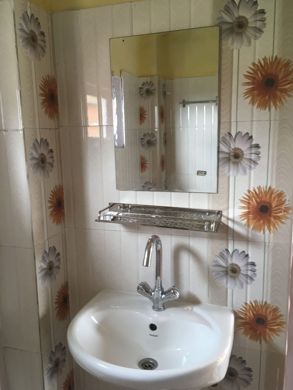 Standard Single Room | Bathroom | Shower, free toiletries, bidet, towels