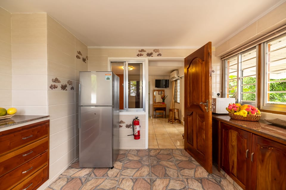 Standard Double Room (Rozanmer) | Private kitchen | Full-size fridge, microwave, oven, stovetop