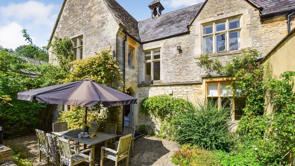 Bellhouse rear, Bolthole Retreats