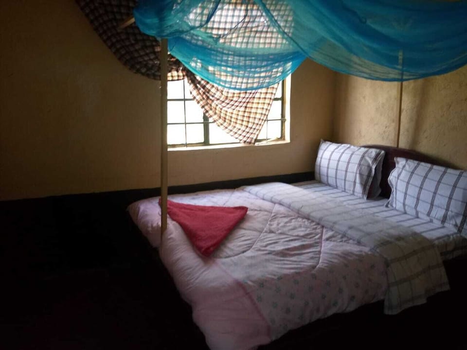 Double Room | Desk, free WiFi, bed sheets