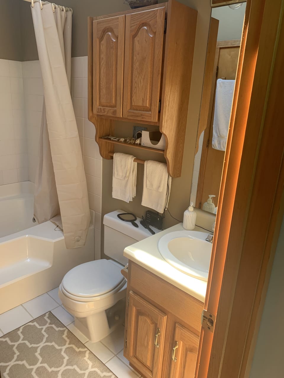 Upstairs bathroom - Full Tub with Shower