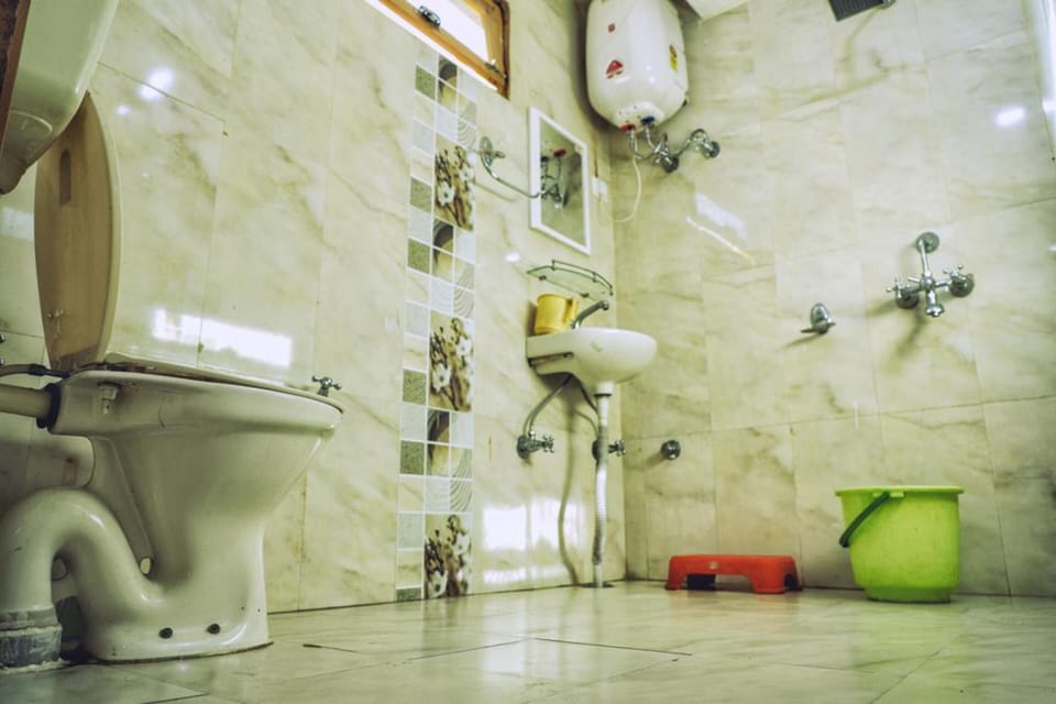 Shower, towels