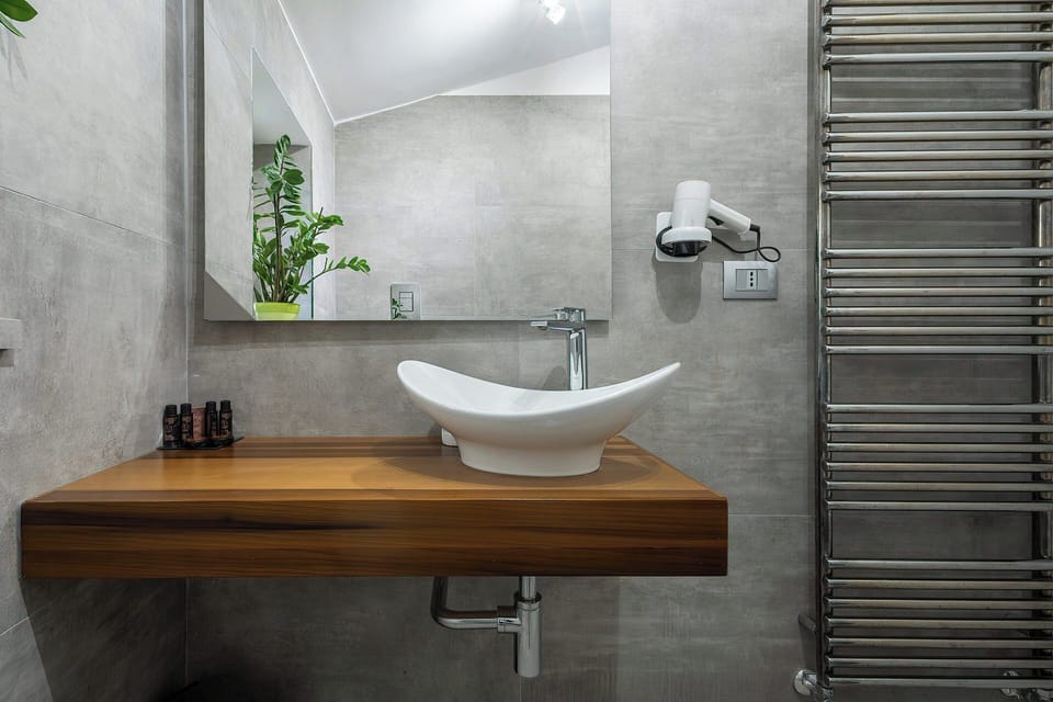 Classic Double Room | Bathroom | Shower, bidet, towels, soap