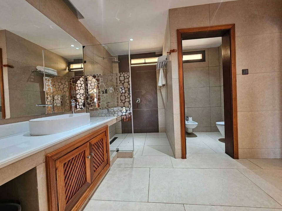 Superior Room Kilimanjaro View | Bathroom | Hair dryer, slippers, towels, toilet paper