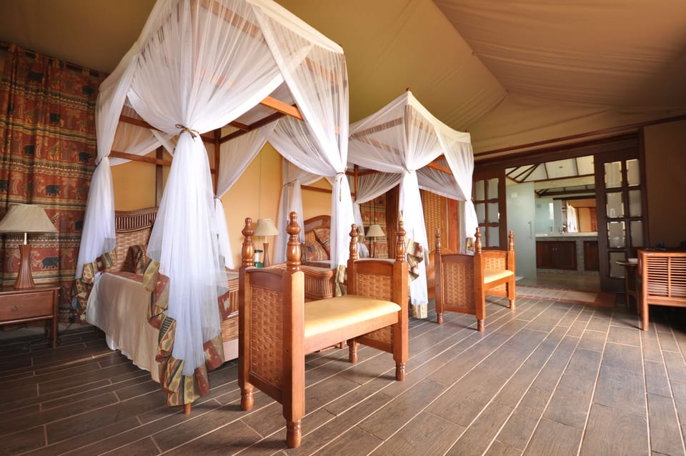 Deluxe Tent | In-room safe, desk, iron/ironing board, free WiFi