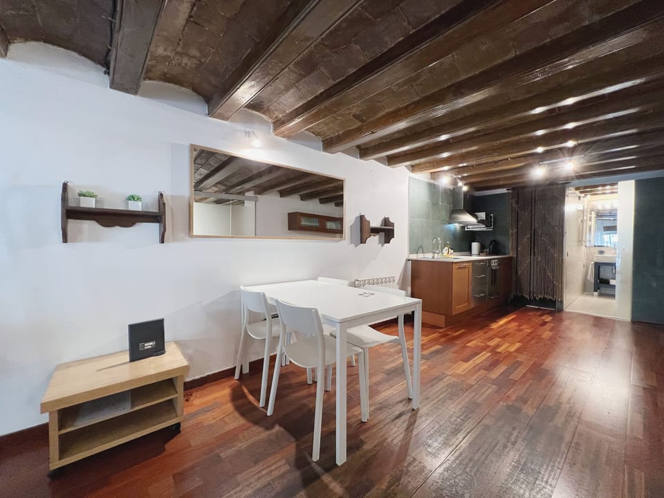 Apartment (2 Bedrooms) | Dining