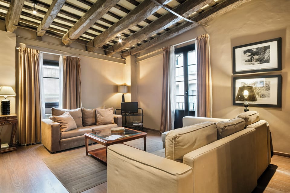 Apartment (1 Bedroom) | Living area | 65-inch TV with cable channels