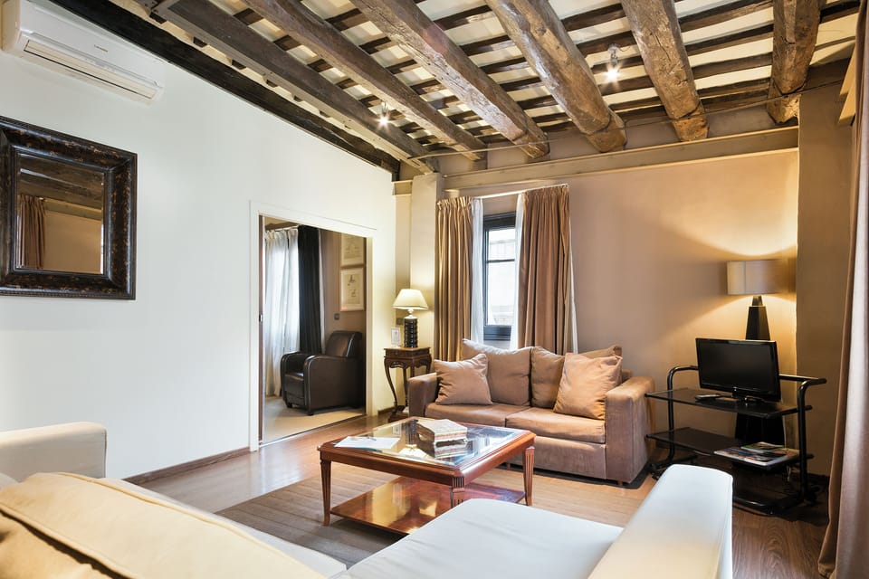 Apartment (1 Bedroom) | Living area | 65-inch TV with cable channels