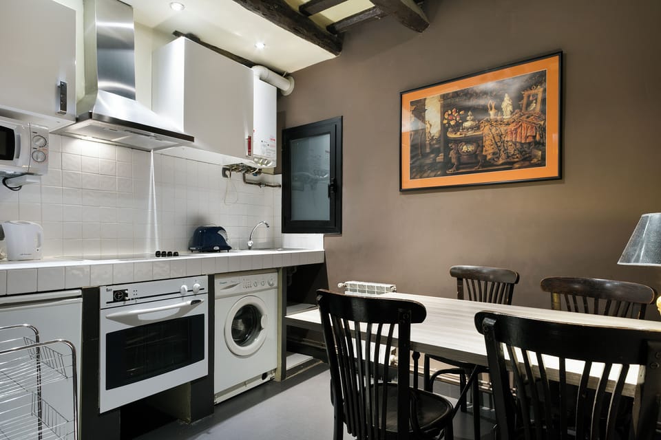 Apartment (1 Bedroom) | Private kitchen | Full-size fridge, microwave, oven, stovetop