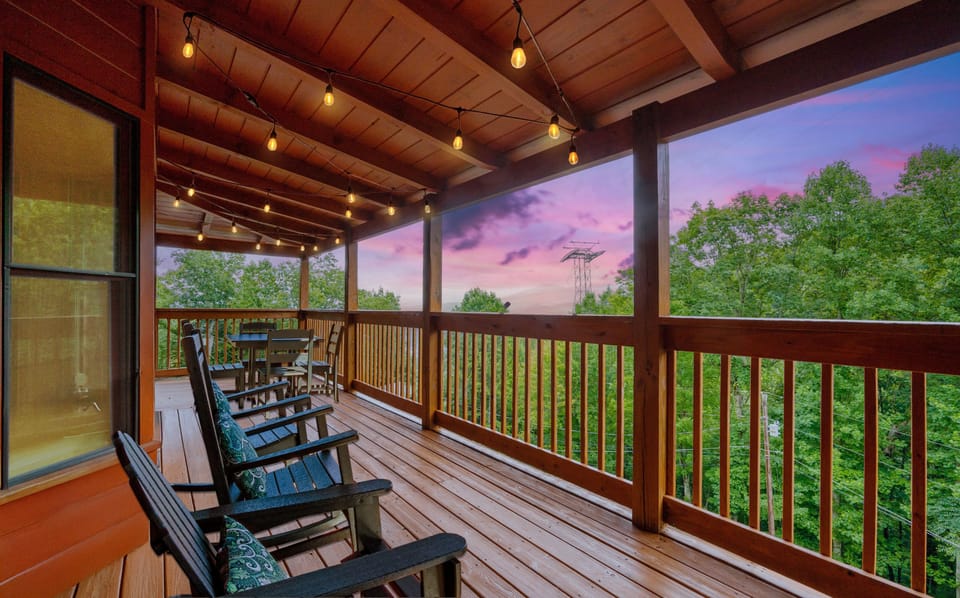 Spacious 800 sqft deck