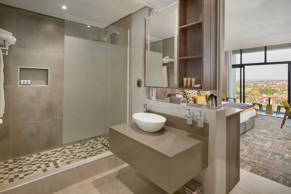 Superior Deluxe- Canyon Facing | Bathroom | Shower, free toiletries, hair dryer, towels