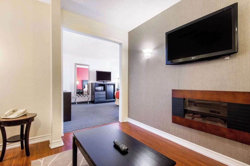 Suite, 1 King Bed with Sofa bed, Non Smoking | Down comforters, desk, blackout drapes, iron/ironing board