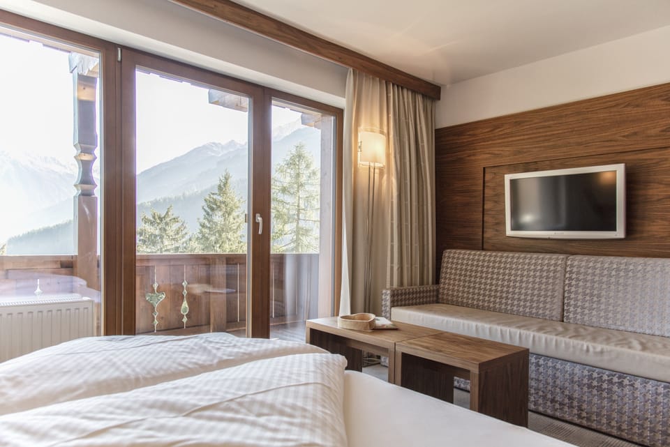 In-room safe, desk, soundproofing, free cribs/infant beds