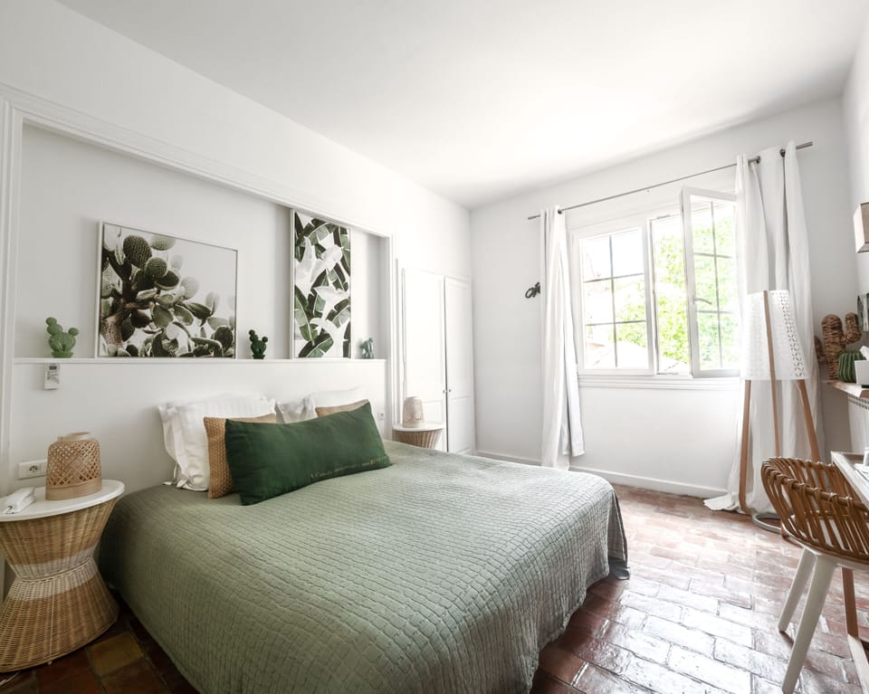 Double Room, Garden View | In-room safe, individually decorated, desk, free WiFi