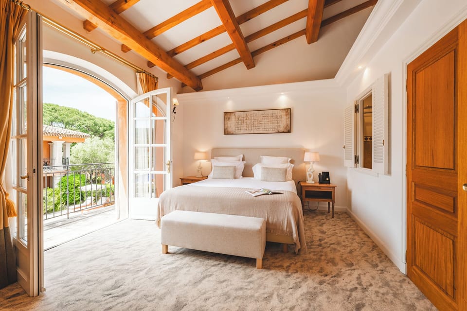 Suite, Balcony (Emeraude) | In-room safe, individually decorated, desk, laptop workspace