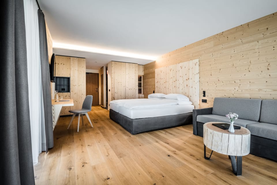 Deluxe Room (Erta) | Down comforters, minibar, in-room safe, individually furnished