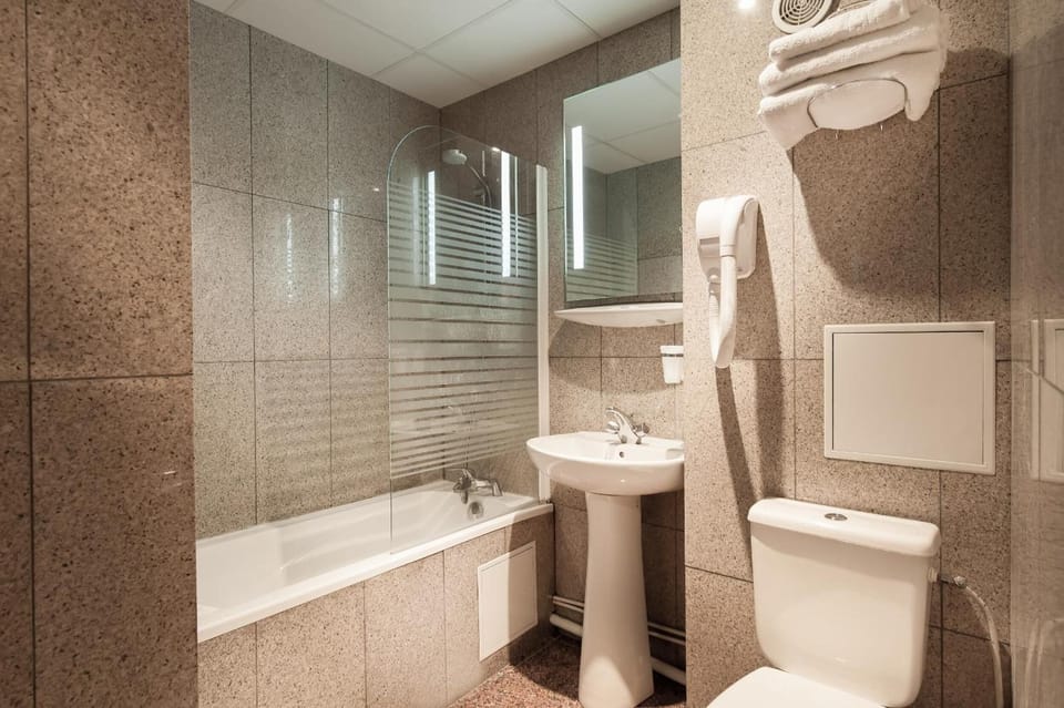 Bathtub, deep soaking tub, hair dryer, towels