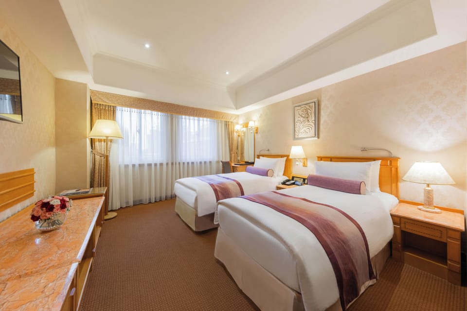 Twin Room | Down comforters, pillowtop beds, in-room safe, desk