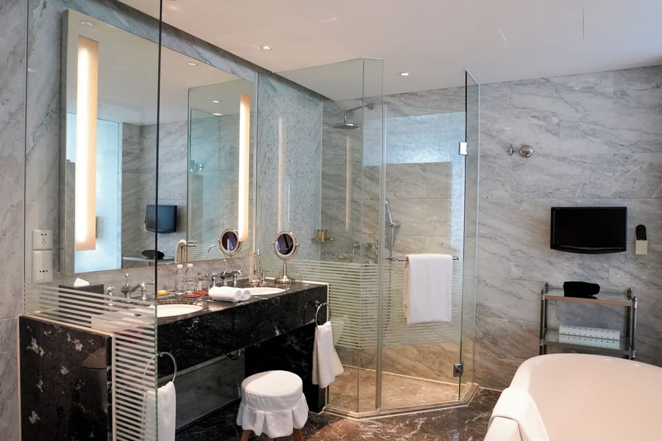 Deluxe Twin | Bathroom | Separate tub and shower, deep soaking tub, rainfall showerhead