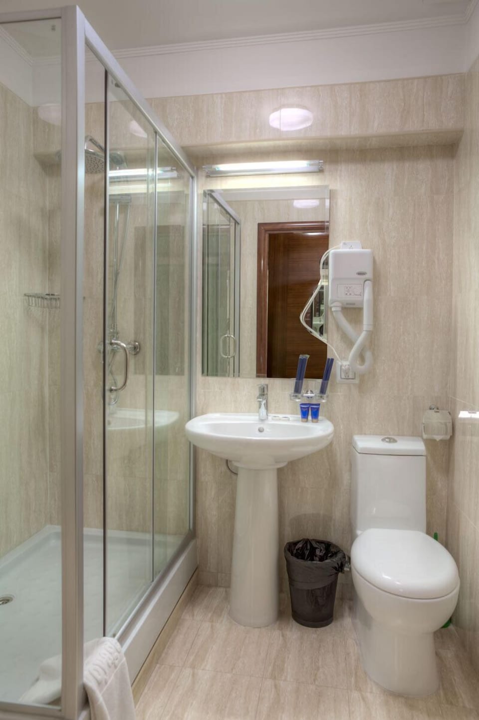Shower, free toiletries, hair dryer, bathrobes