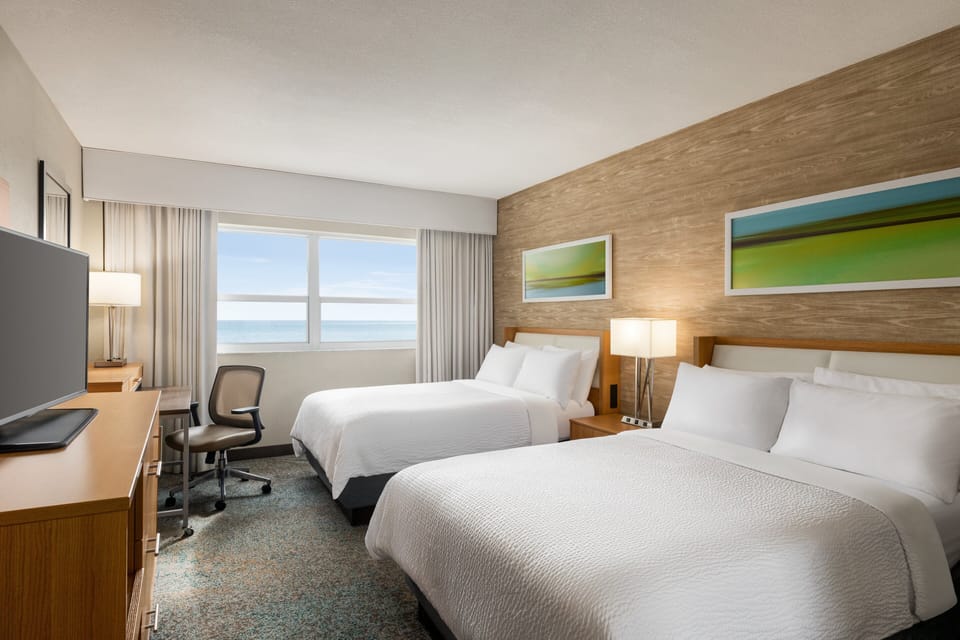 Premium bedding, in-room safe, desk, laptop workspace