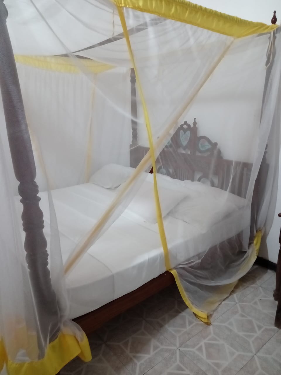 Desk, bed sheets