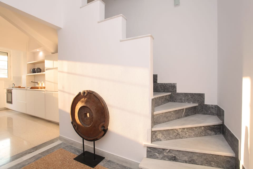 Internal staircase from floor 2 to floor 3.
