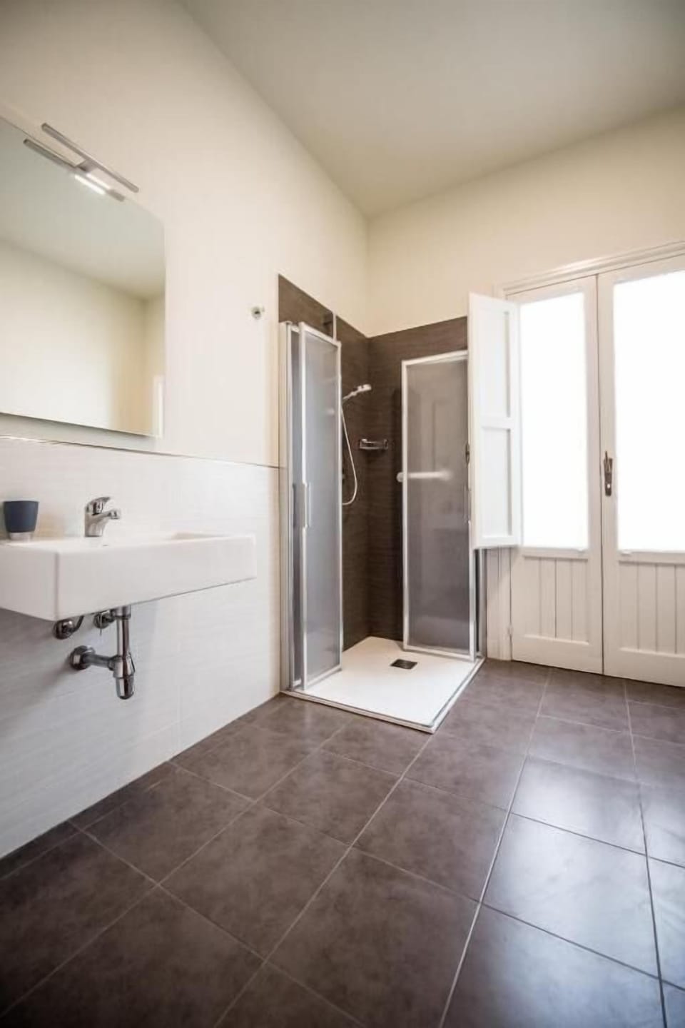 Double Room, Balcony | Bathroom | Shower, rainfall showerhead, towels