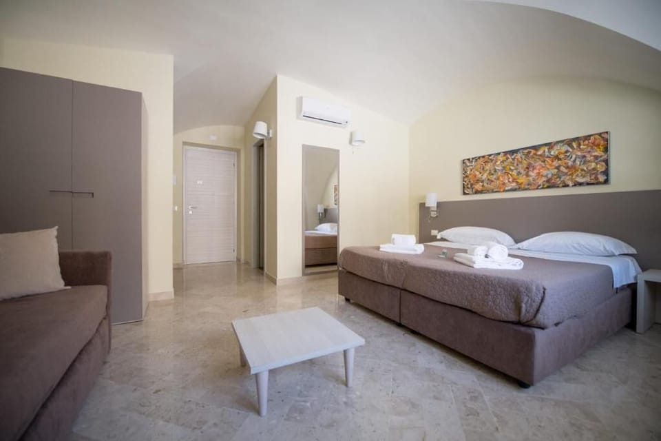 Double or Twin Room | Premium bedding, down comforters, desk, laptop workspace