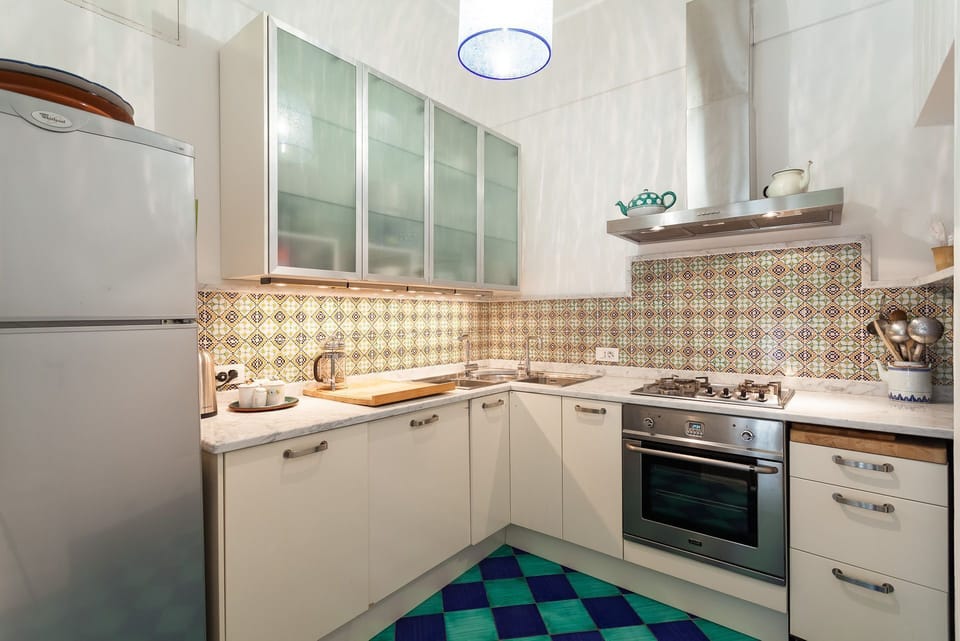 Cottage | Private kitchen | Fridge, stovetop, dishwasher, coffee/tea maker