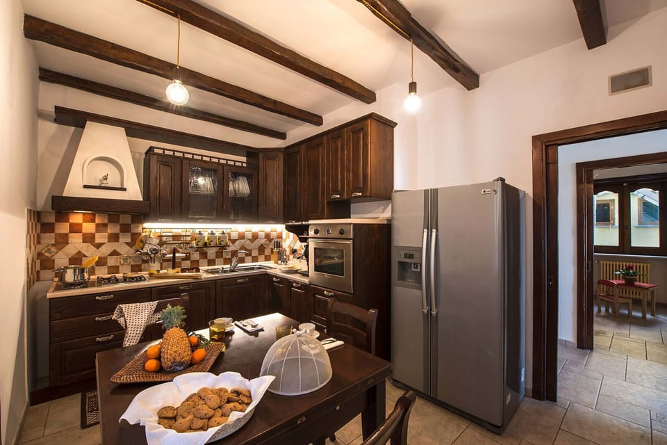 Cottage | Private kitchen | Stovetop, dishwasher, coffee/tea maker, cookware/dishes/utensils
