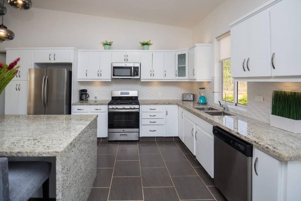 House (3 Bedrooms) | Private kitchen | Fridge, oven, stovetop, dishwasher