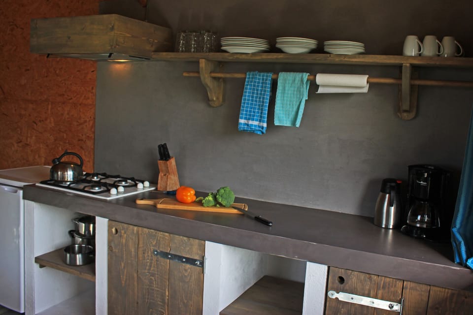 Basic Room (6 persons) | Private kitchen | Stovetop, coffee/tea maker