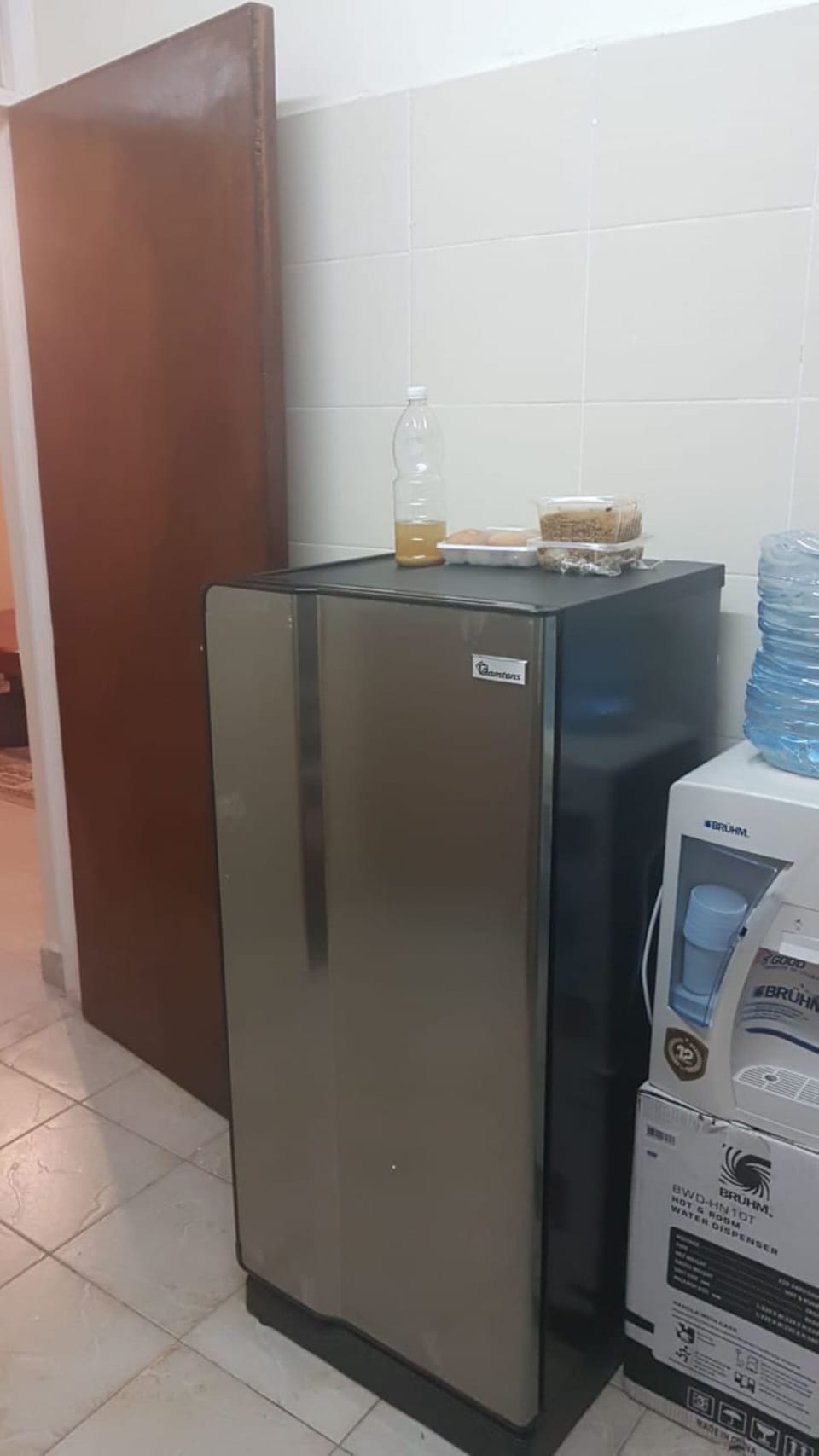 Apartment | Private kitchen | Fridge, microwave, oven, stovetop