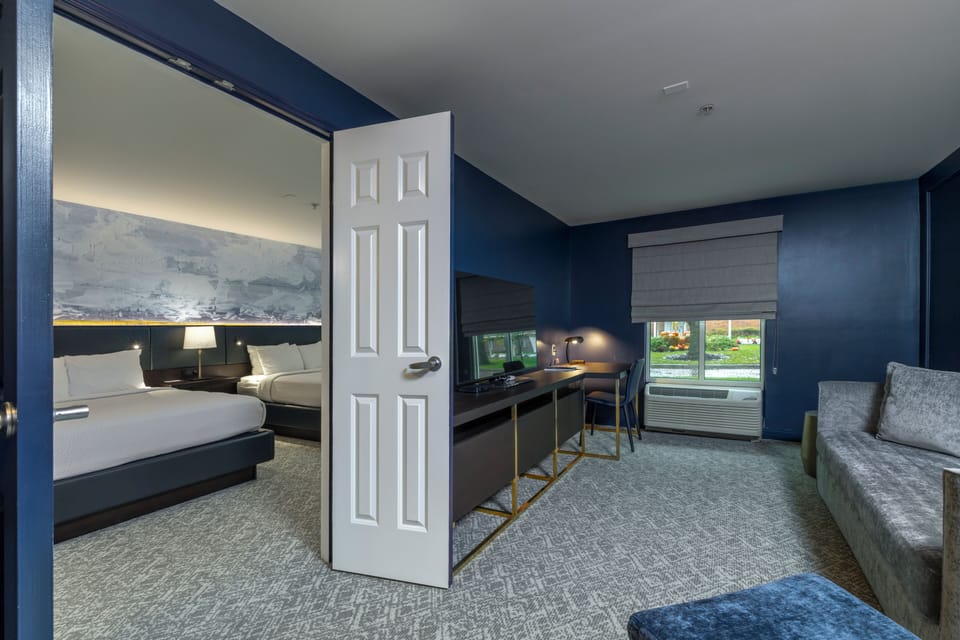 Premium bedding, pillowtop beds, in-room safe, individually decorated