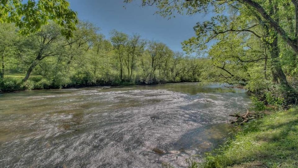 Walk 0.5 miles to the river for fishing!