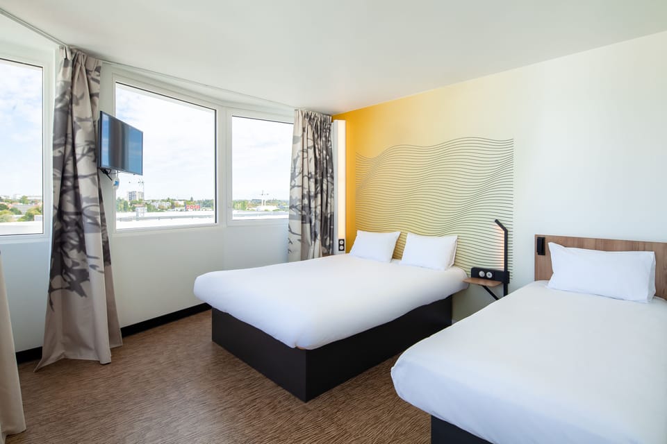 Triple Room | Desk, soundproofing, bed sheets