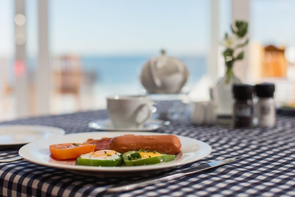 Free daily cooked-to-order breakfast