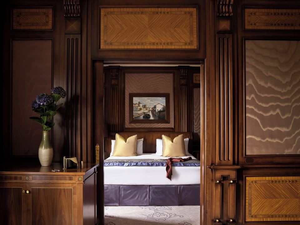 Junior Suite | Premium bedding, down comforters, minibar, in-room safe