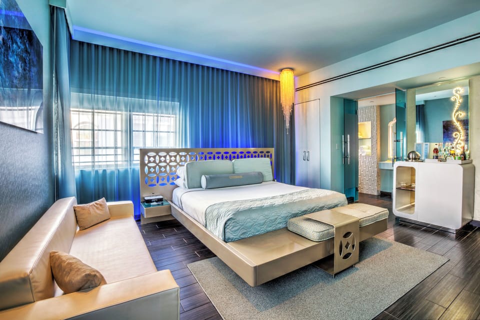 Studio Suite, 1 King Bed (Gold) | Egyptian cotton sheets, premium bedding, in-room safe, desk
