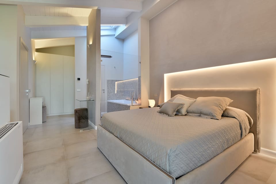 Suite, Sea View | 1 bedroom, free minibar items, in-room safe, desk