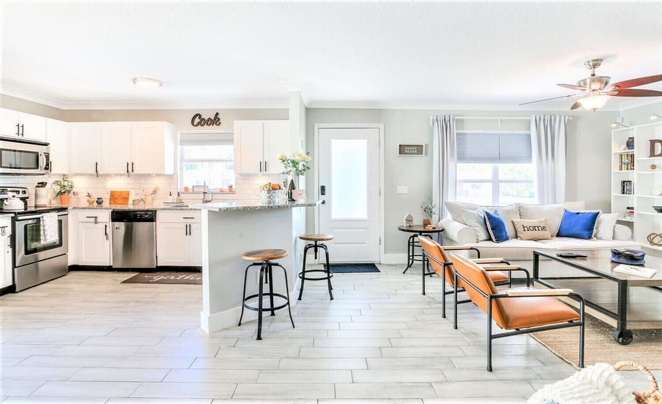 Living Rm/ Kitchen Opened Concept